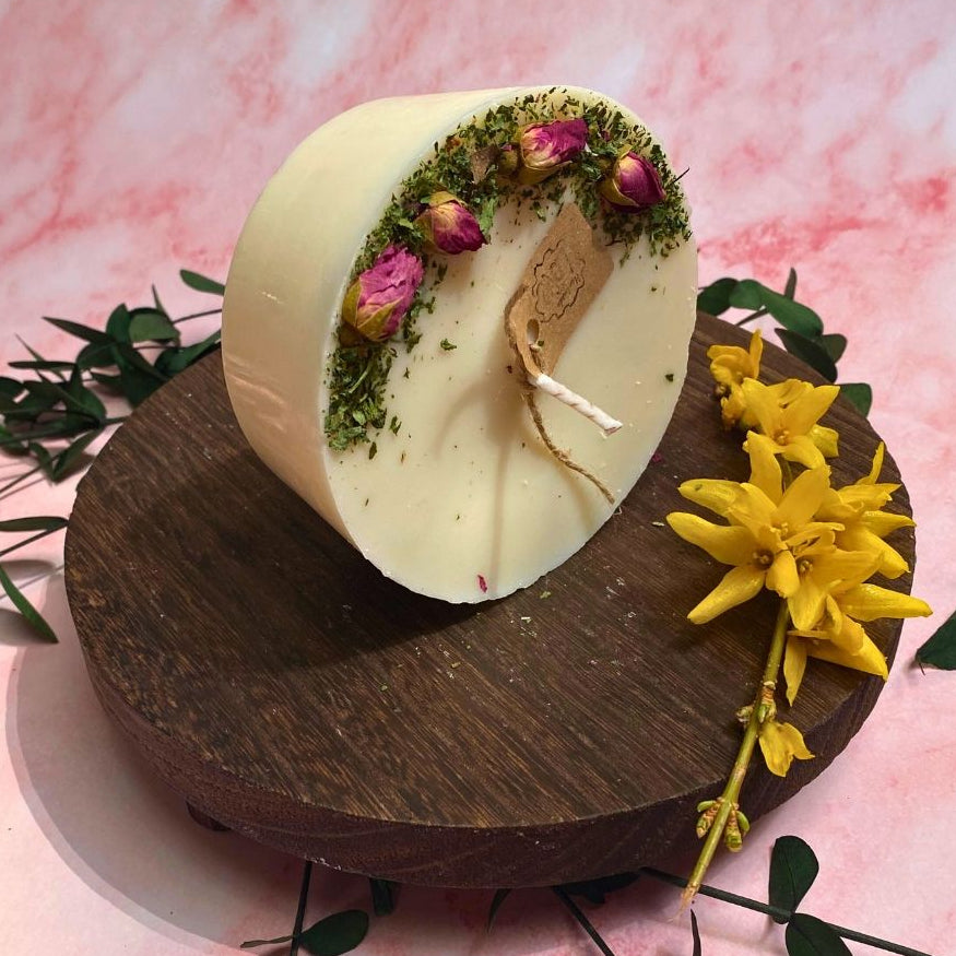Scented Candle With Rose Buds