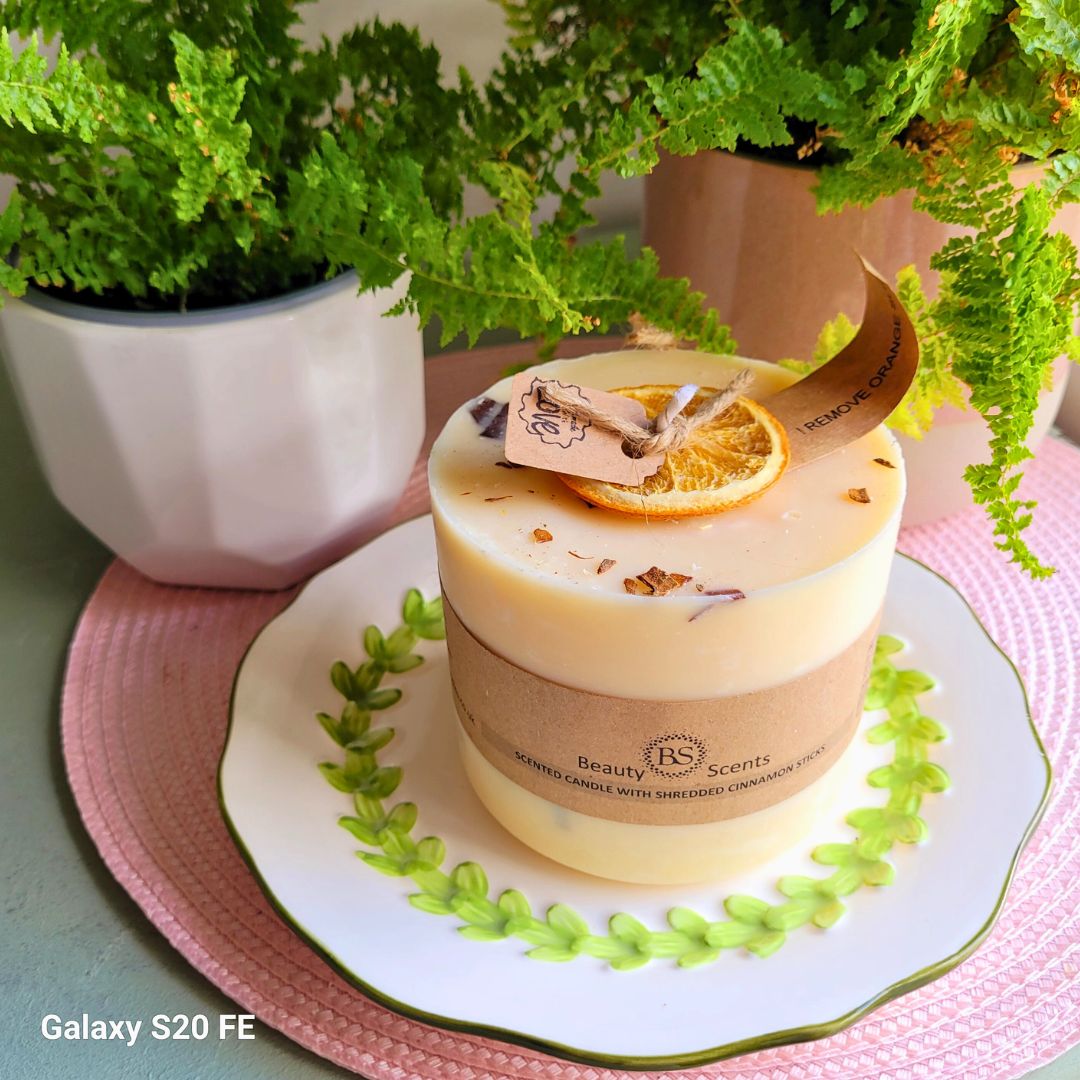 Large Scented Candle With Shredded Cinnanon